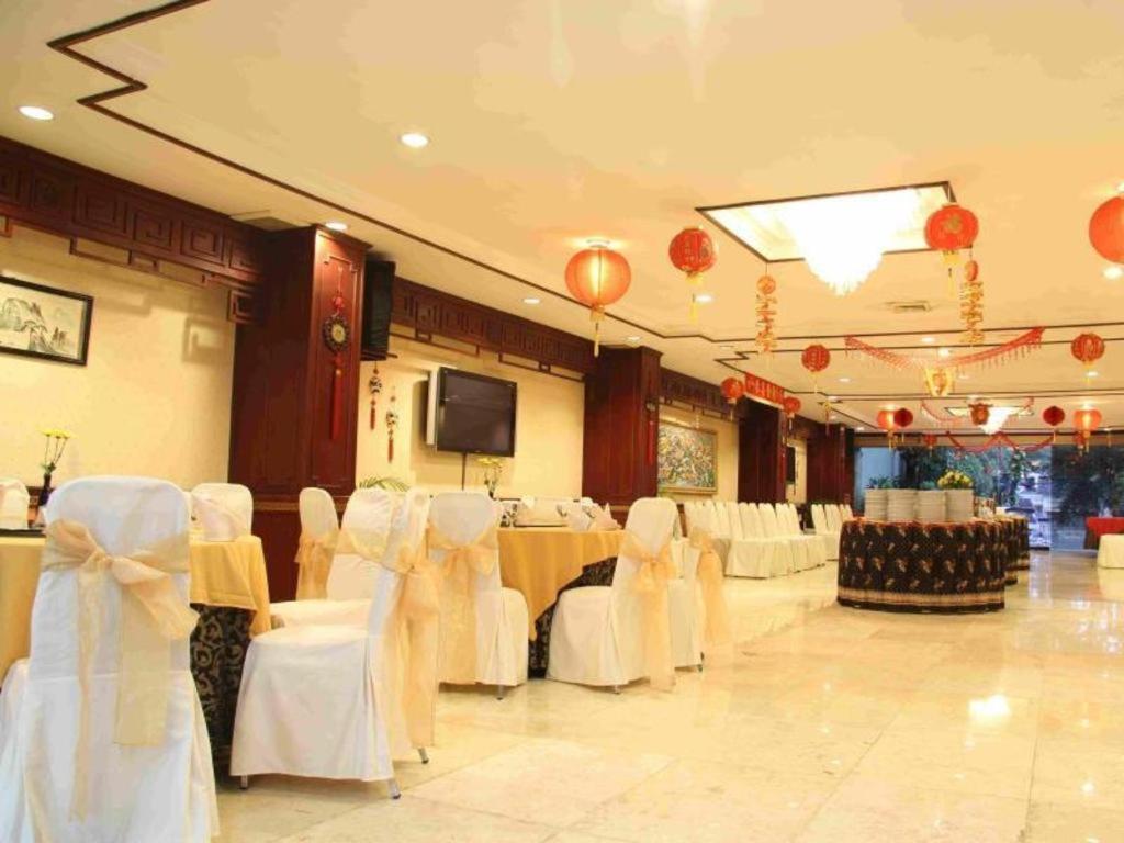 Regent'S Park Hotel Malang Exterior foto