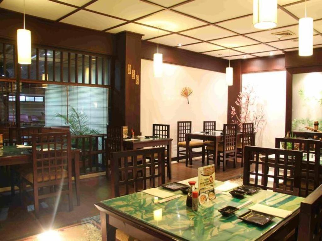 Regent'S Park Hotel Malang Exterior foto