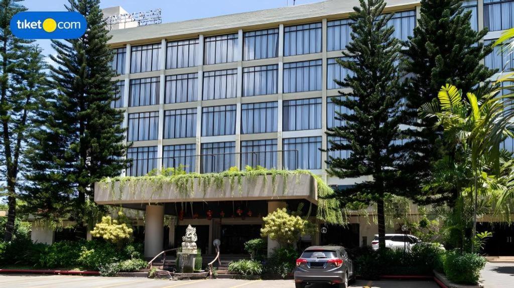 Regent'S Park Hotel Malang Exterior foto