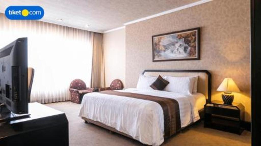 Regent'S Park Hotel Malang Exterior foto
