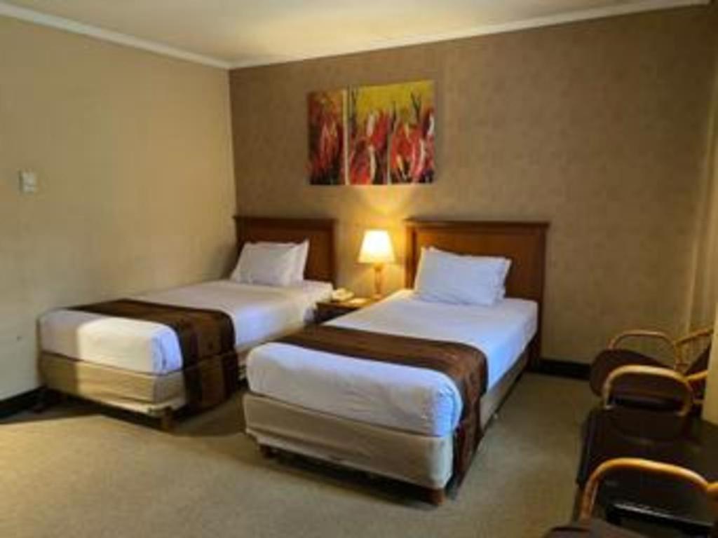 Regent'S Park Hotel Malang Exterior foto