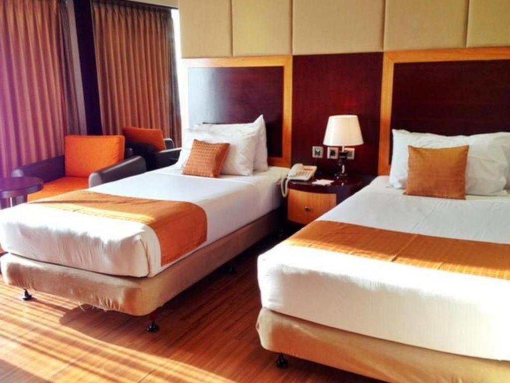 Regent'S Park Hotel Malang Exterior foto
